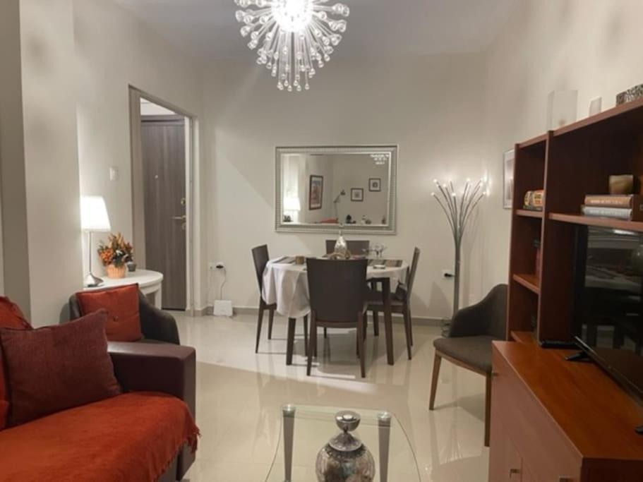 Crimson Suite: 1-Bedroom Apartment In Thessaloniki Exterior photo
